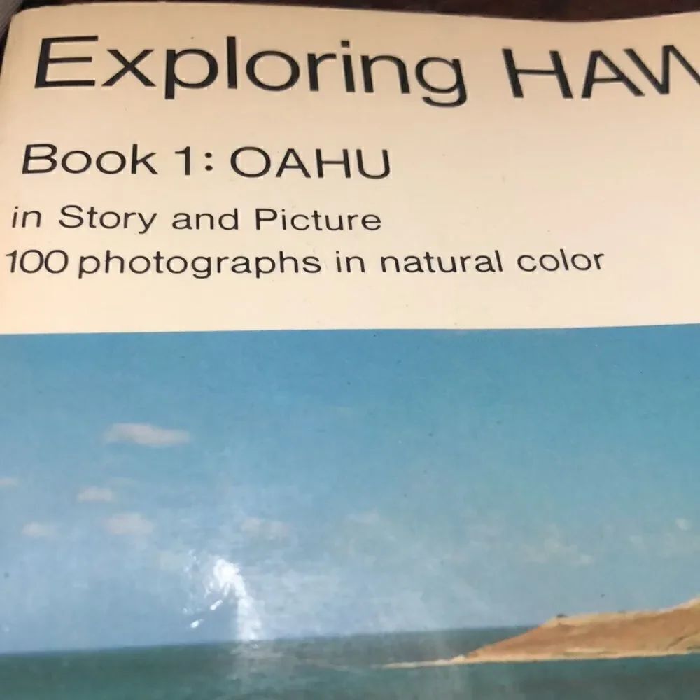 60/70s Exploring Hawaii Book 1 Oahu Cool guide book in pictures. Flowers & Surf